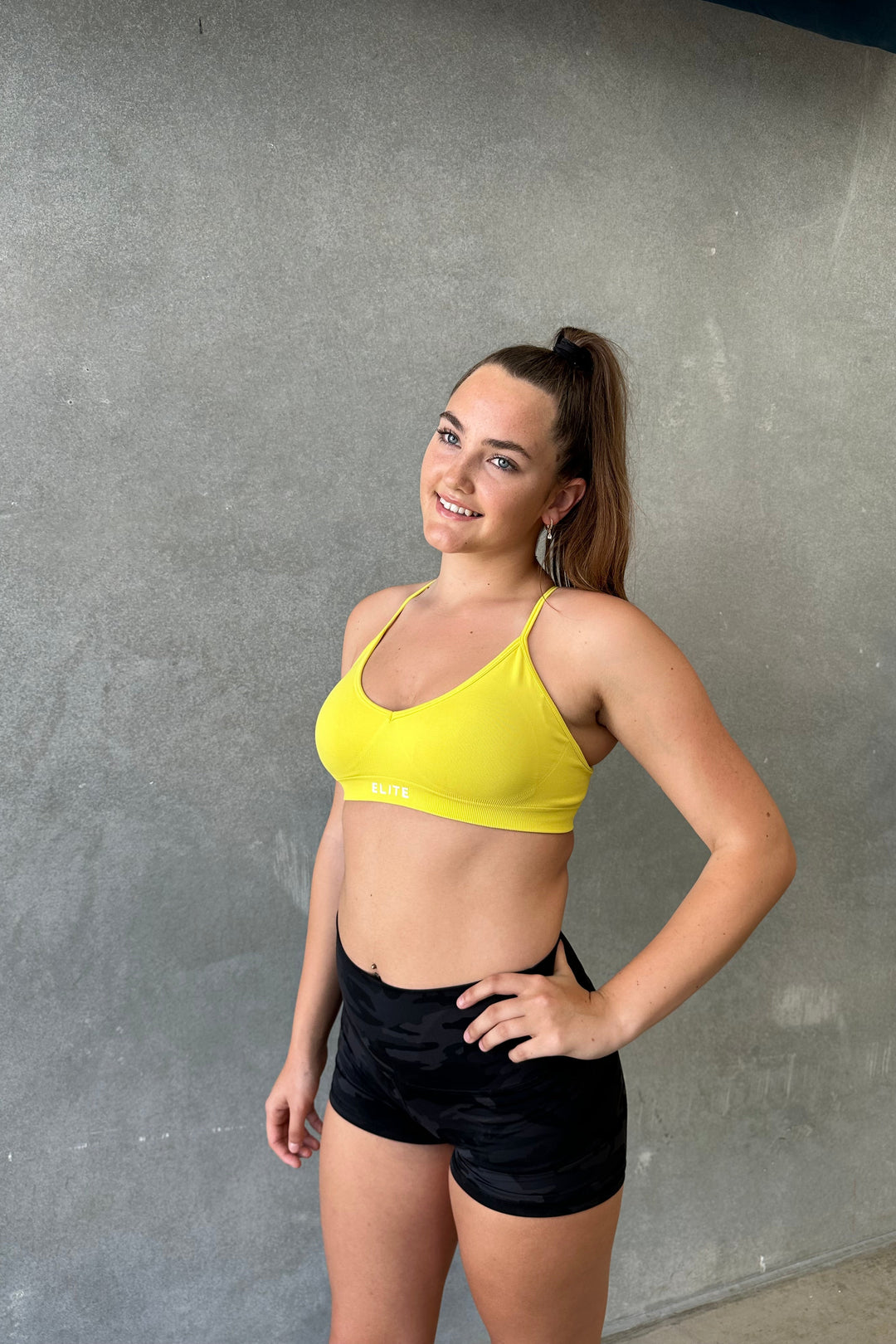 Limitless V Sports Bra - Pineapple Pop